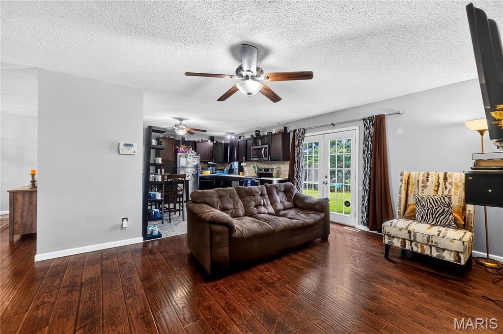 1124 Teson Road Property Photo 6