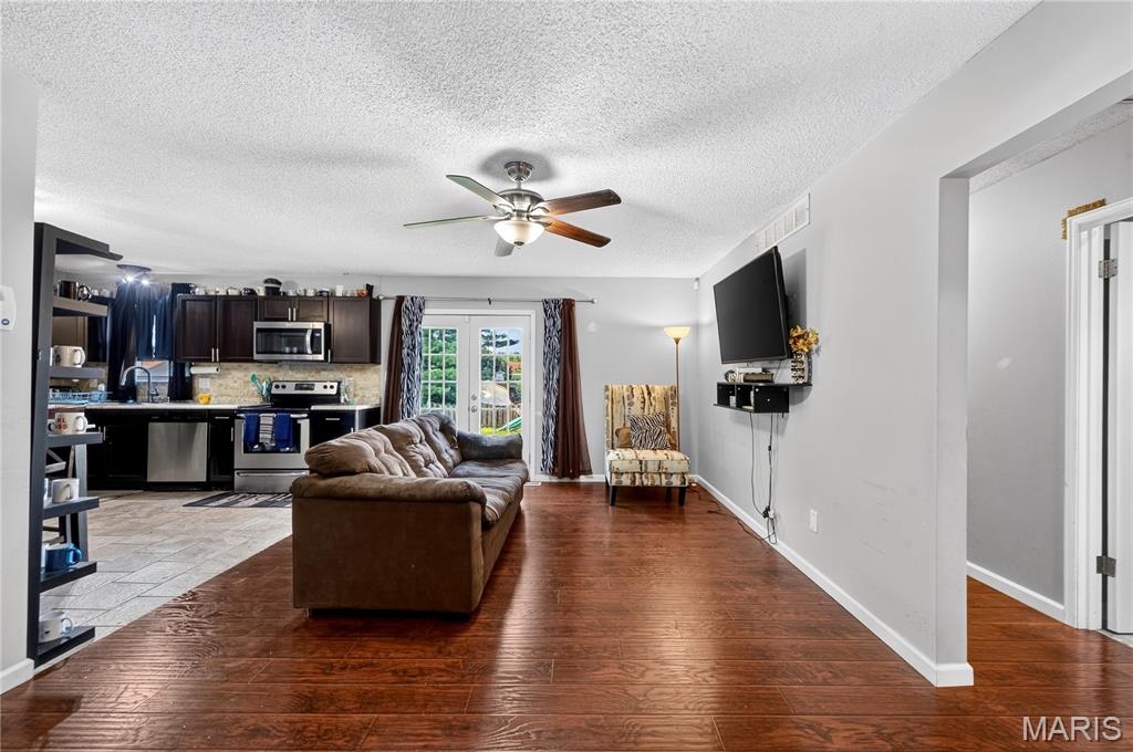 1124 Teson Road Property Photo 7