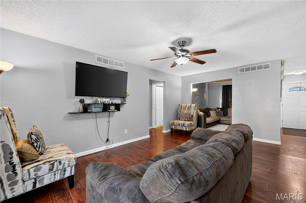 1124 Teson Road Property Photo 8