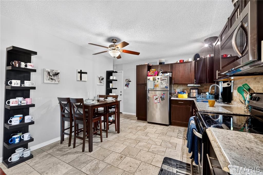 1124 Teson Road Property Photo 9