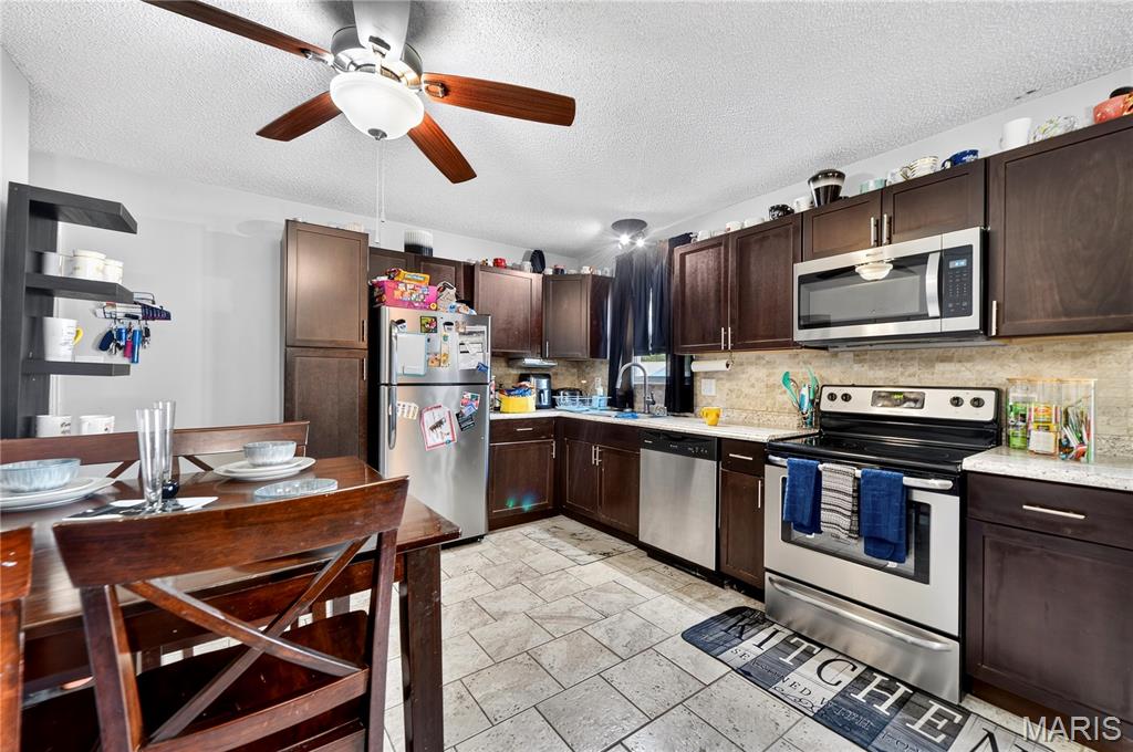 1124 Teson Road Property Photo 10