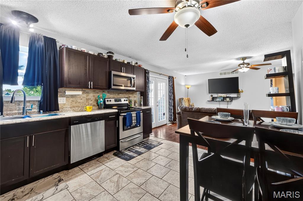 1124 Teson Road Property Photo 11
