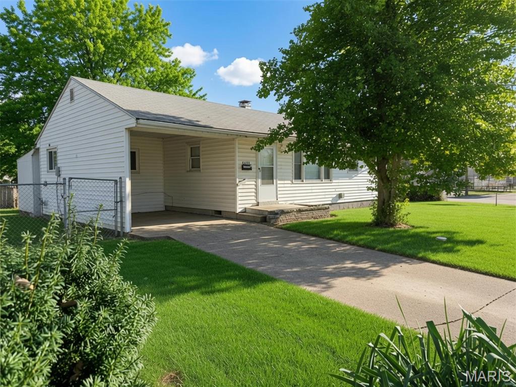 8433 1st Street Property Photo 2