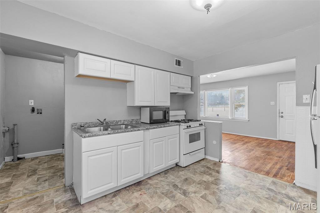 8433 1st Street Property Photo 9