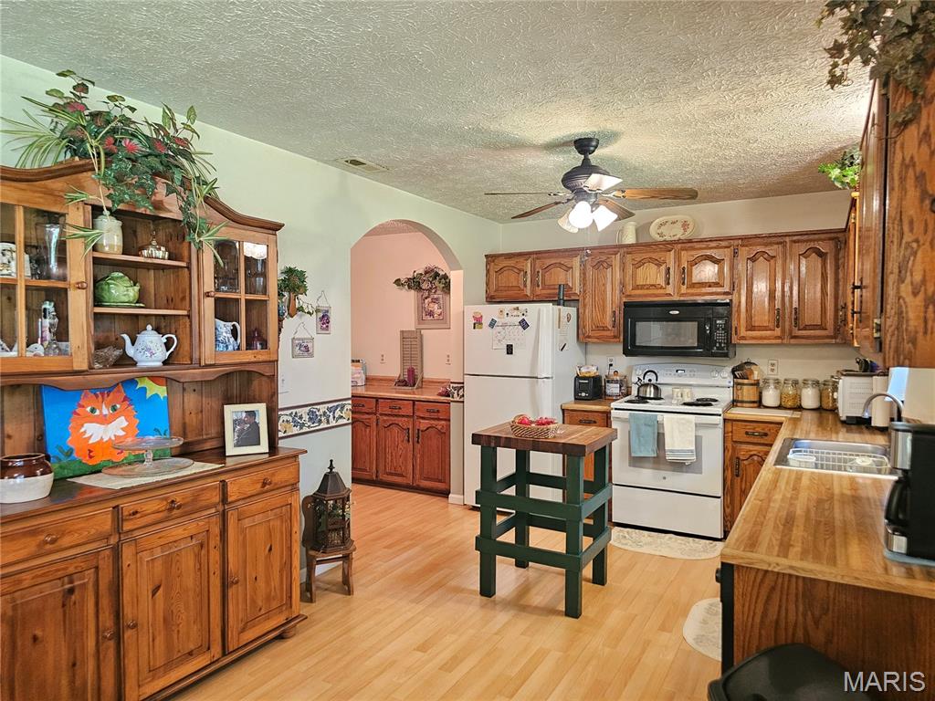 302 Angel Lane Property Photo 3