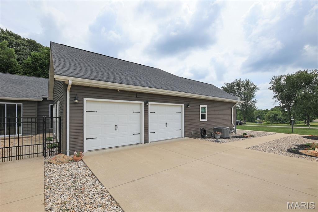 8125 Lost Bridge Road Property Photo 4