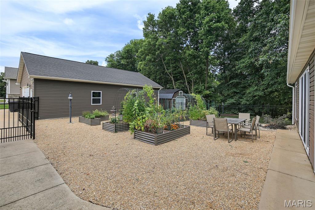 8125 Lost Bridge Road Property Photo 7