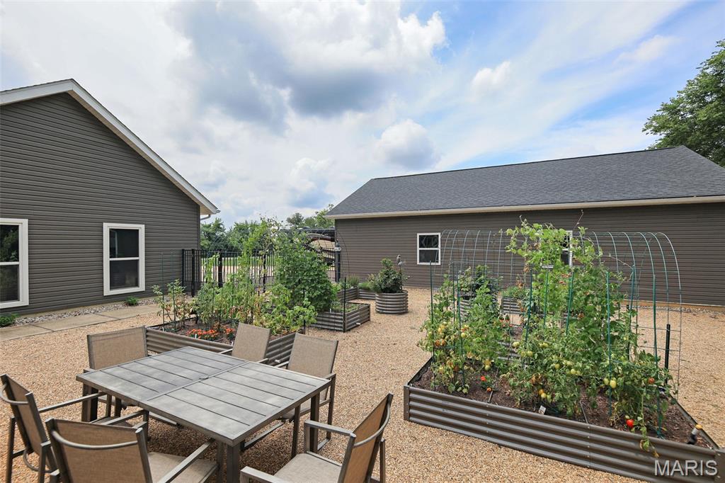 8125 Lost Bridge Road Property Photo 8