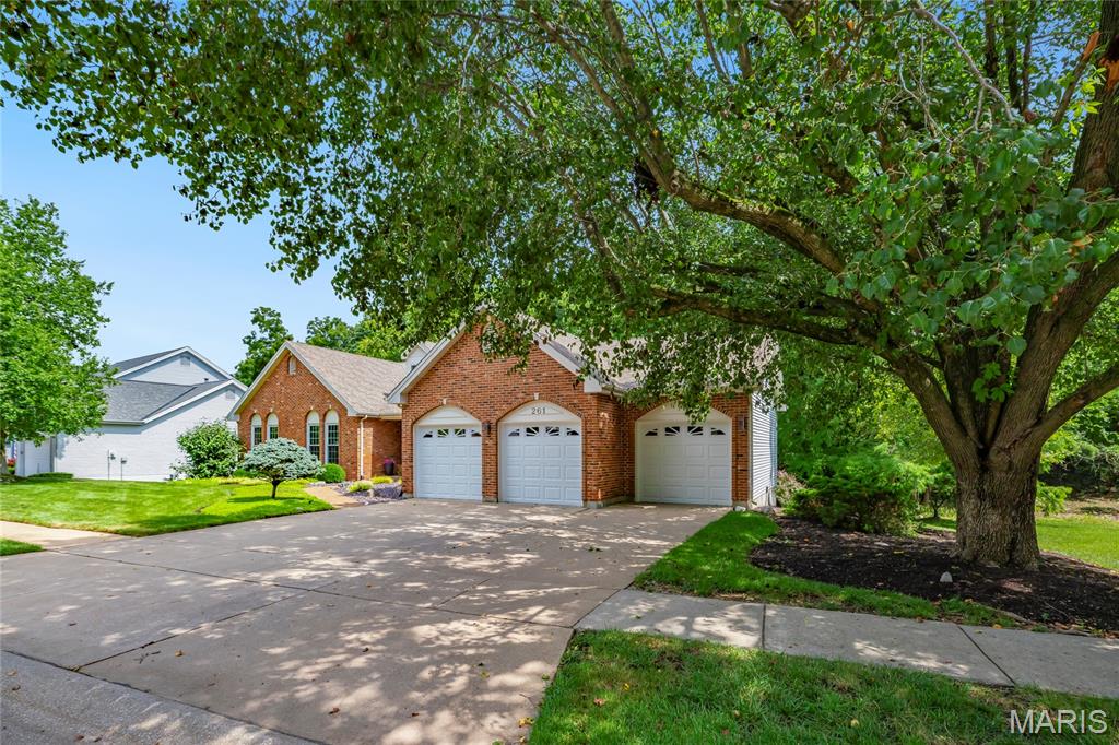 261 Turnberry Place Drive Property Photo 2