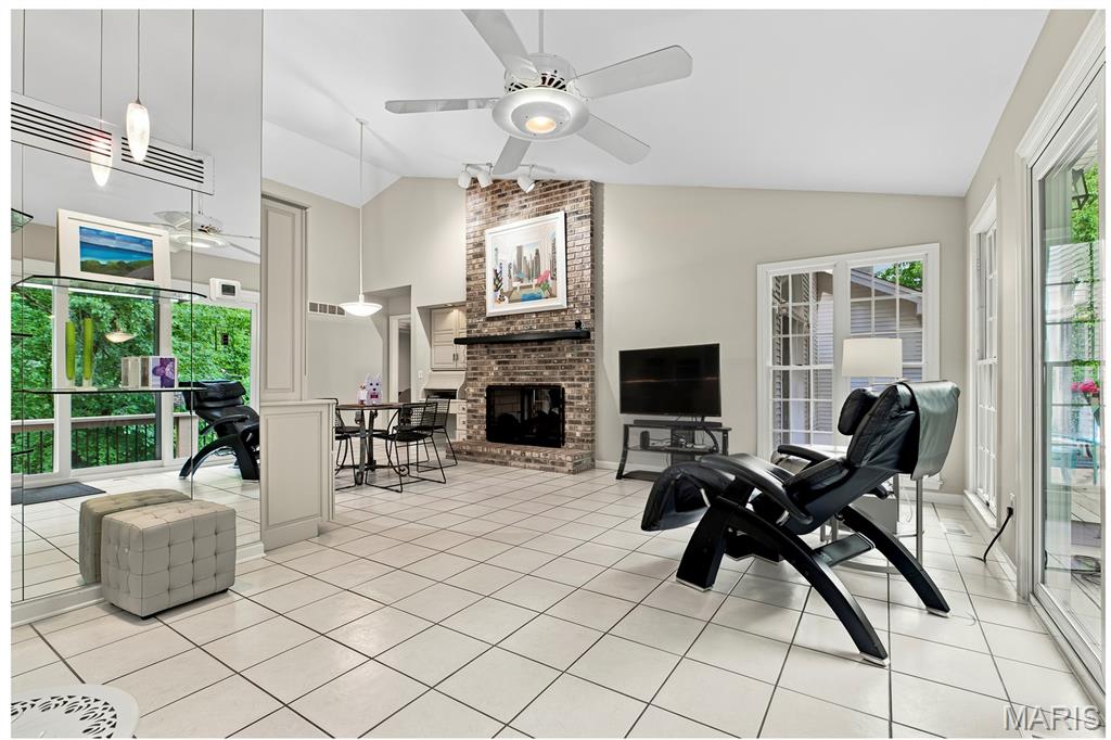 261 Turnberry Place Drive Property Photo 14