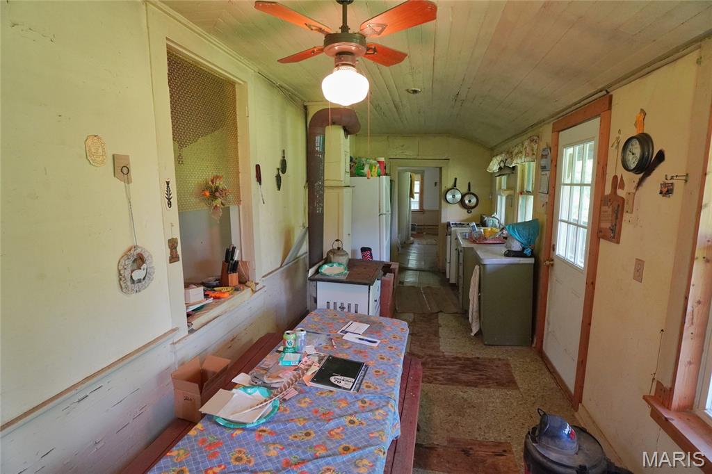 1971 Epple Road Property Photo 8