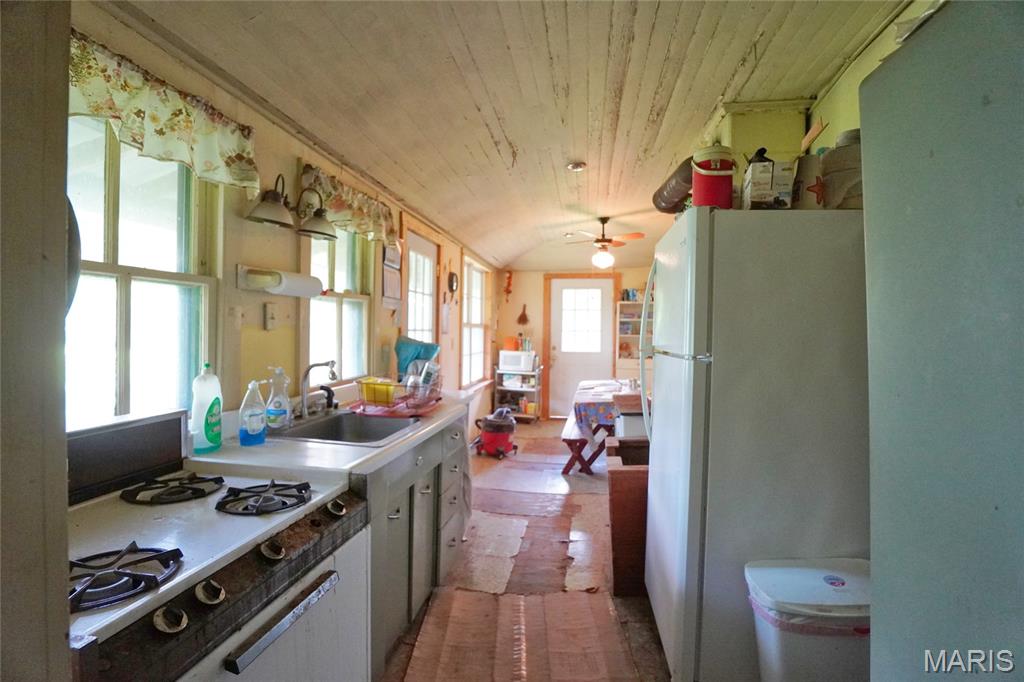 1971 Epple Road Property Photo 9