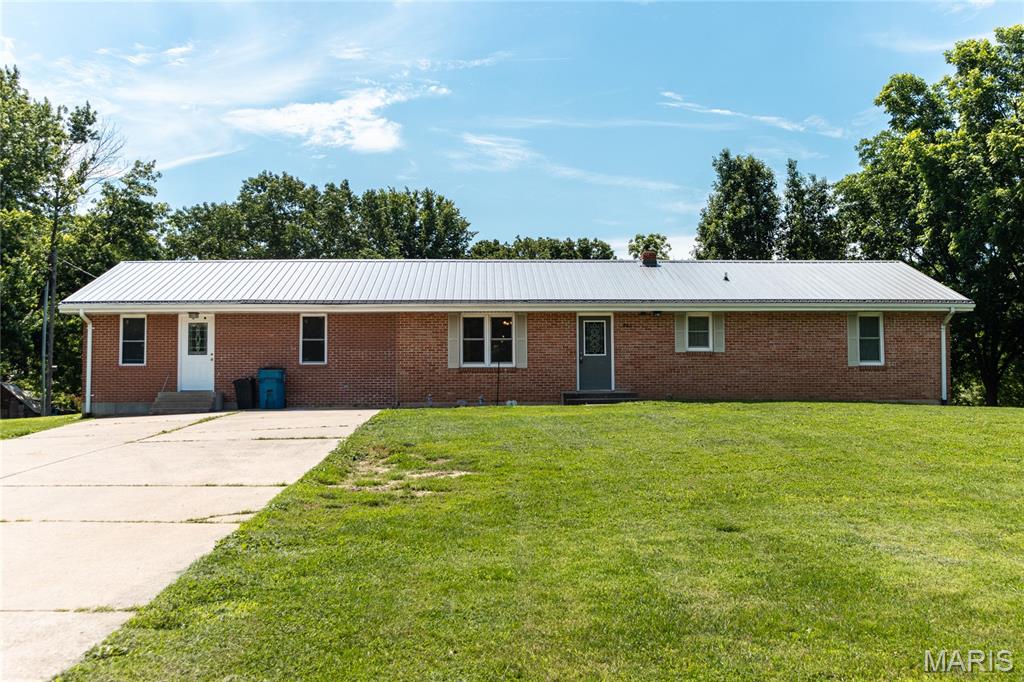 880 Main Street Property Photo 1