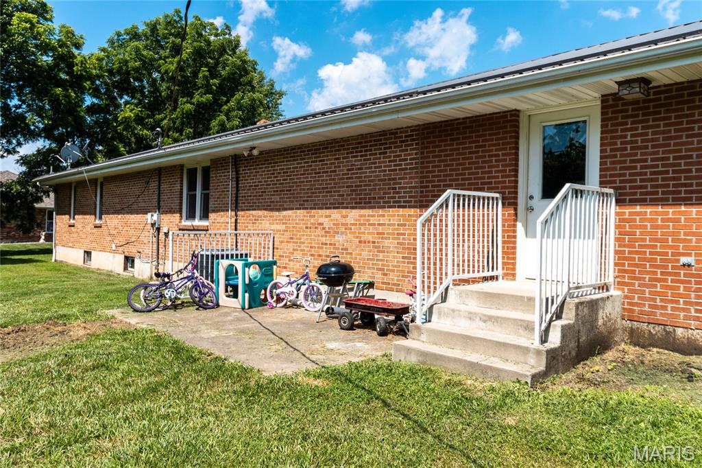 880 Main Street Property Photo 32