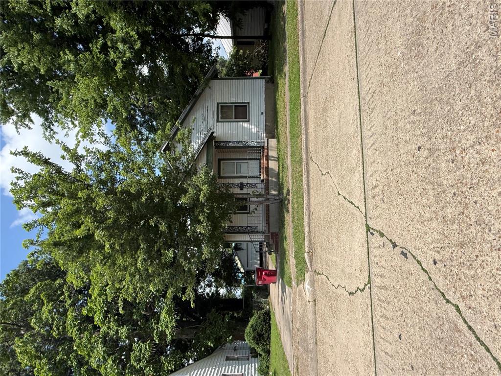 220 N Prairie Street Property Photo 1