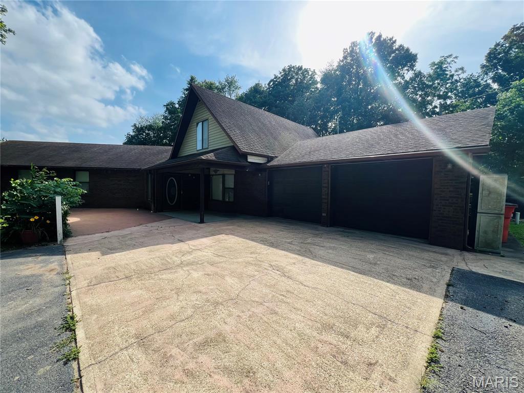 138 W Schumaker Avenue Property Photo 1