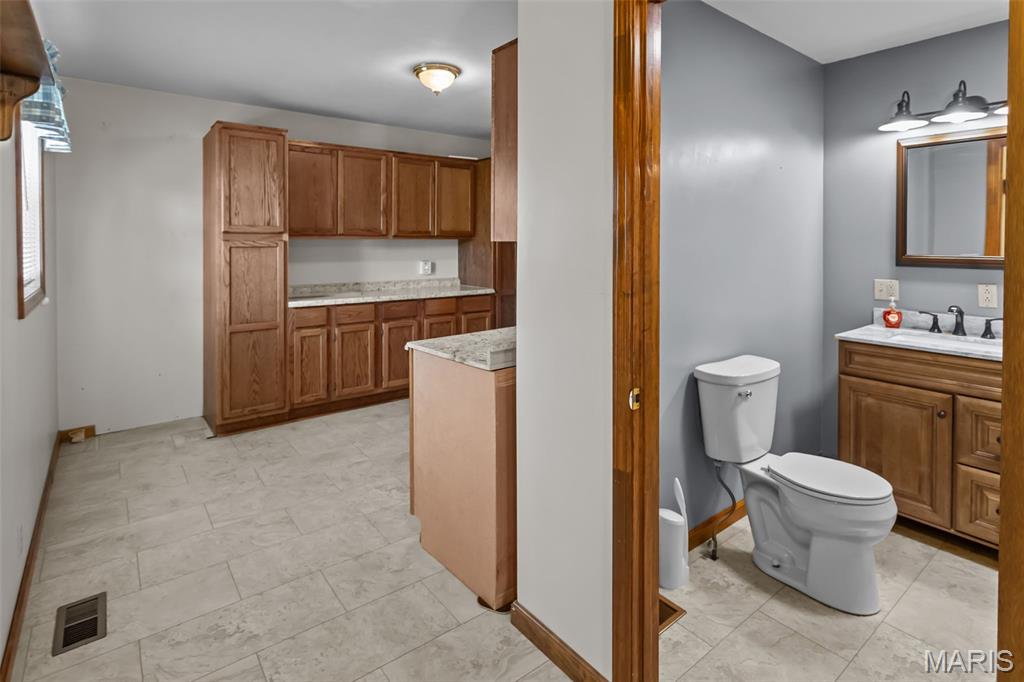 604 E Exchange Street Property Photo 35