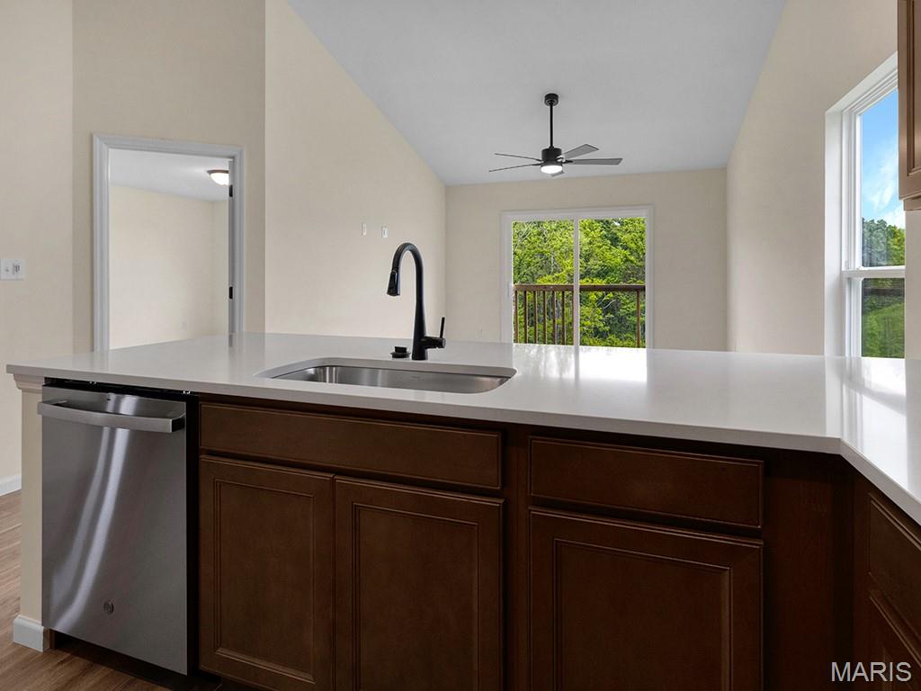 1910 Longview Lane Property Photo 5