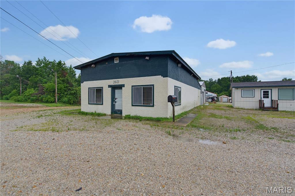 2021 S Westwood Boulevard Property Photo 2