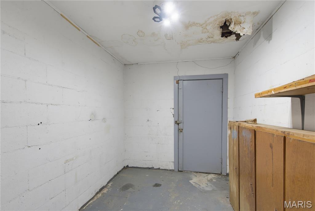 2021 S Westwood Boulevard Property Photo 17
