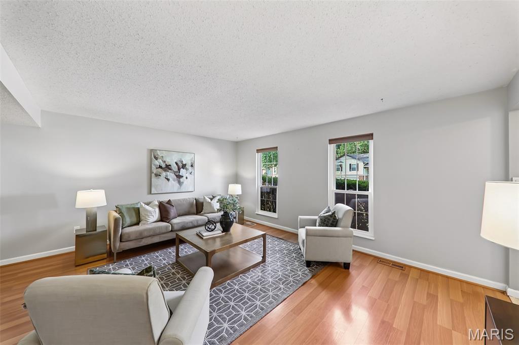 800 Eaglebrooke Drive Property Photo 6