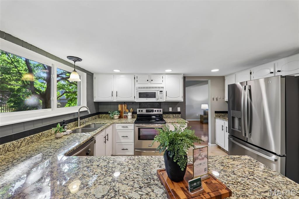 800 Eaglebrooke Drive Property Photo 11
