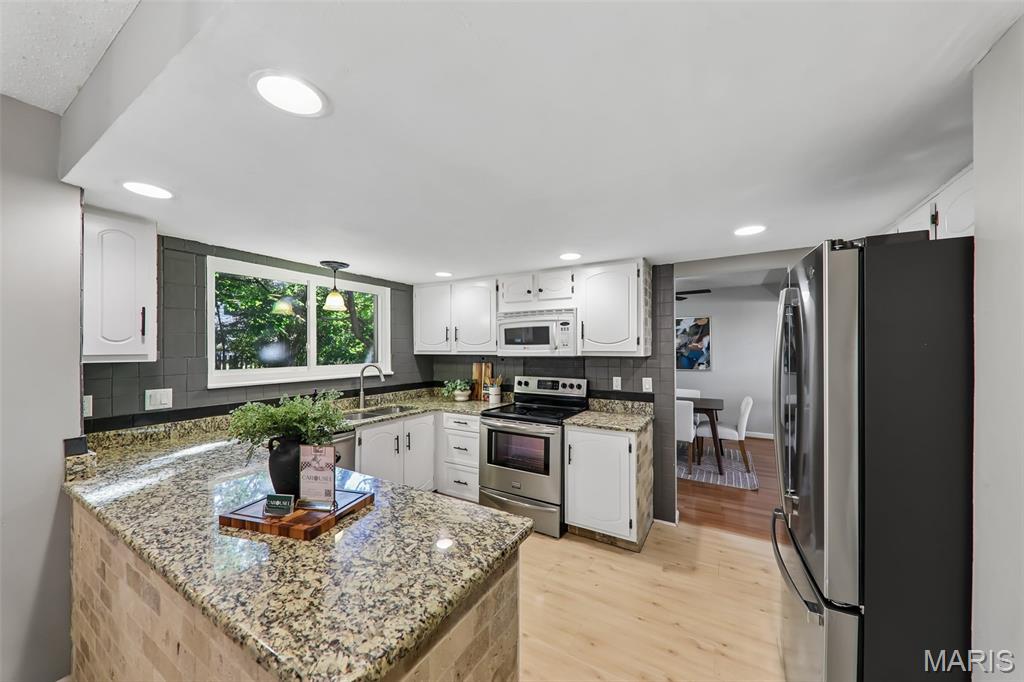 800 Eaglebrooke Drive Property Photo 12