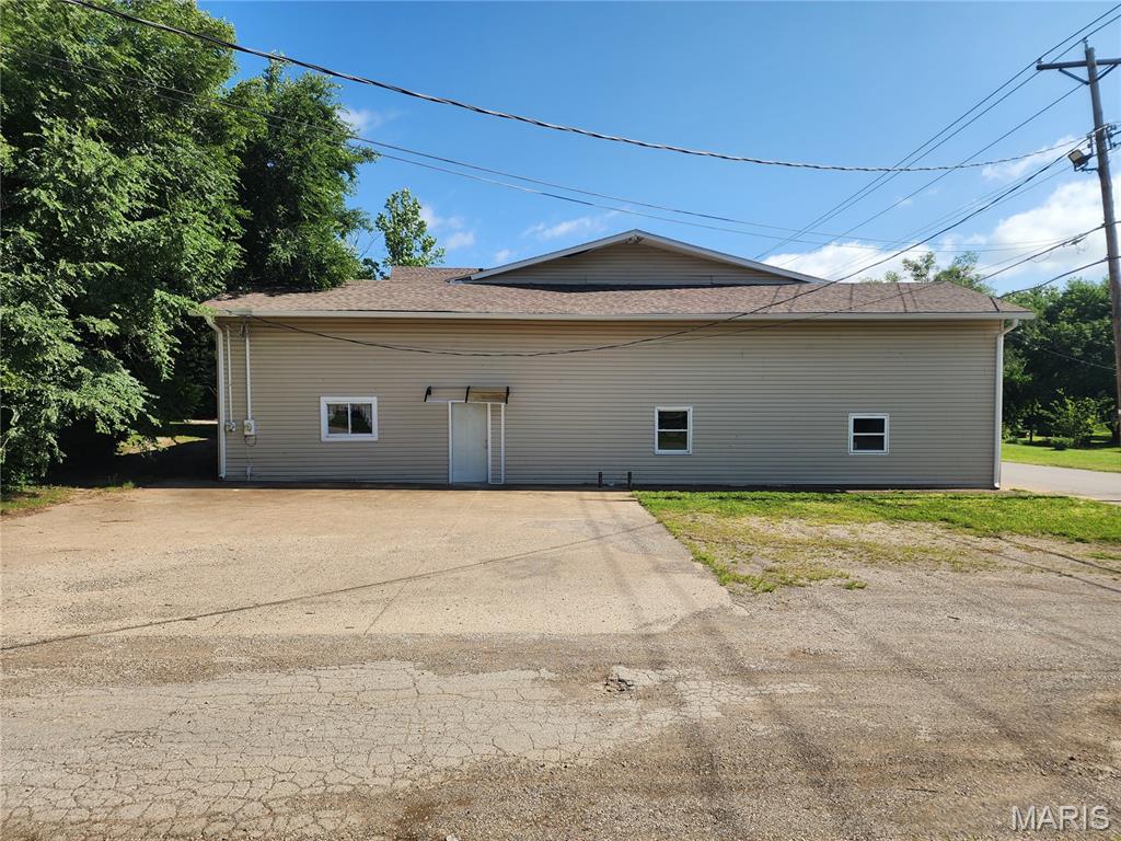 301 S Division Street Property Photo 3