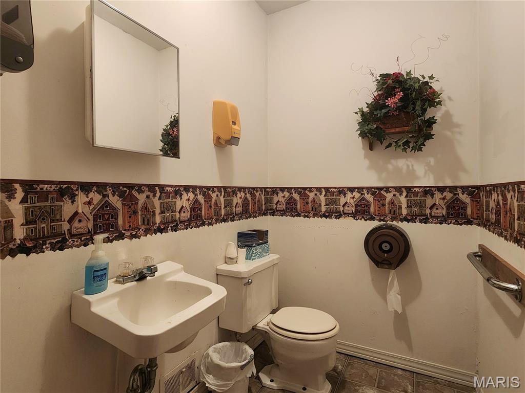 301 S Division Street Property Photo 14