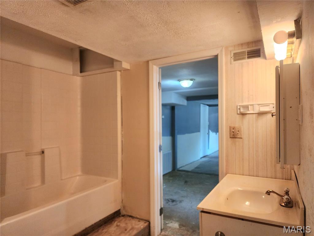 301 S Division Street Property Photo 30