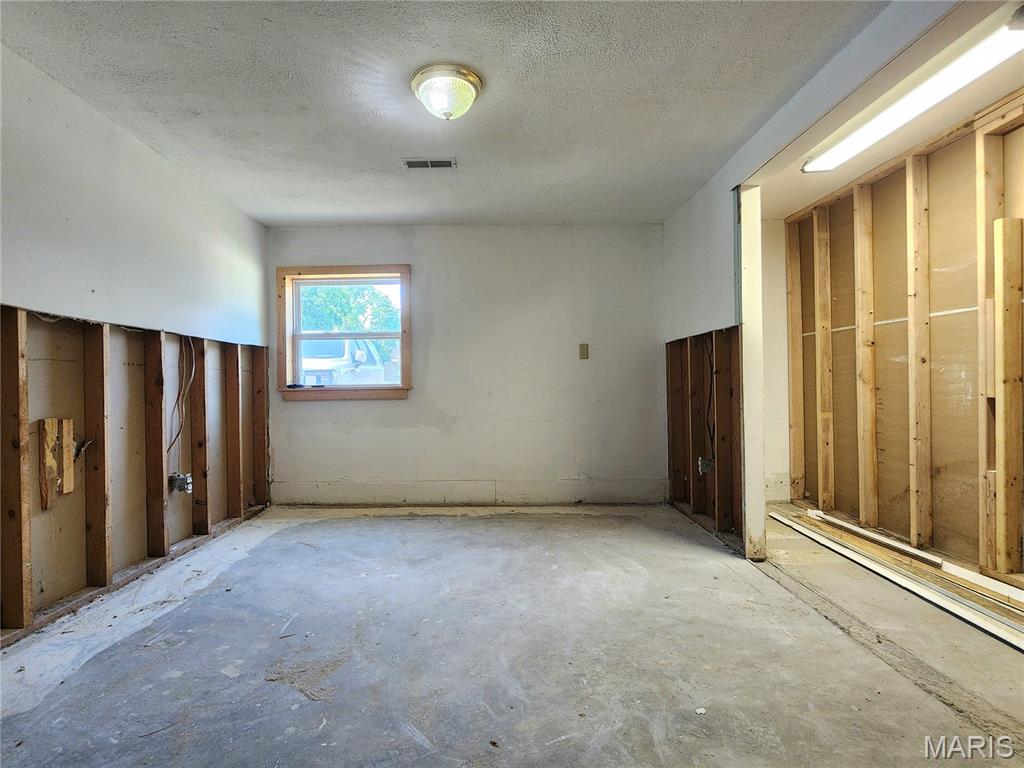 301 S Division Street Property Photo 31
