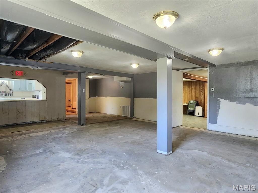 301 S Division Street Property Photo 33