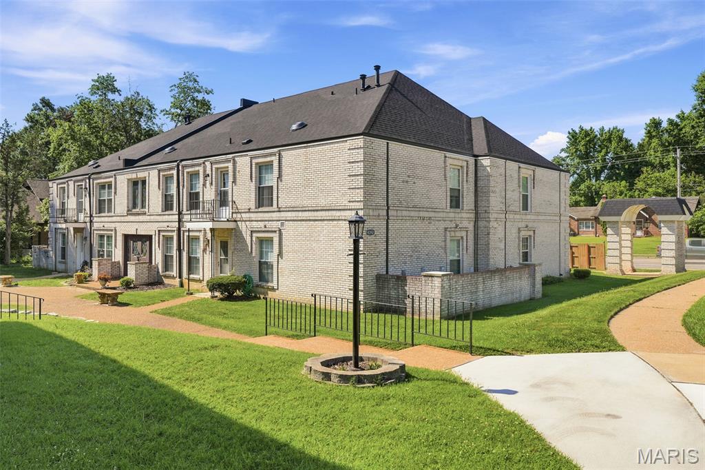 4392 Chateau De Ville Drive H Property Photo 1