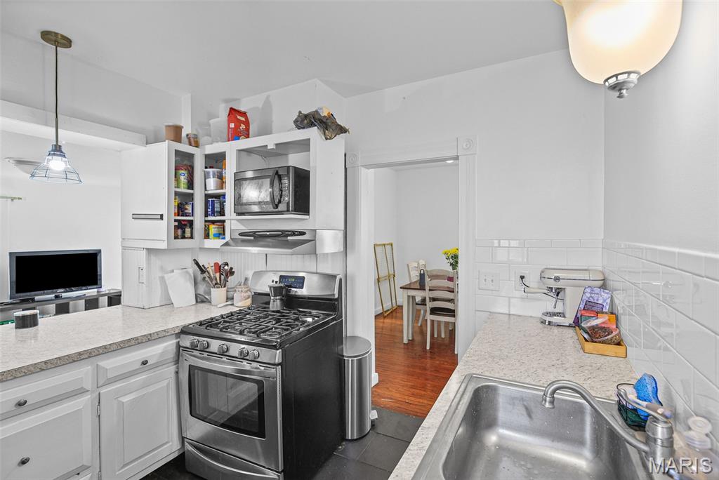 706 Grove Street Property Photo 18