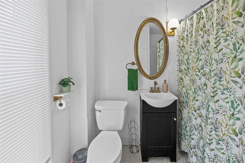 706 Grove Street Property Photo 31