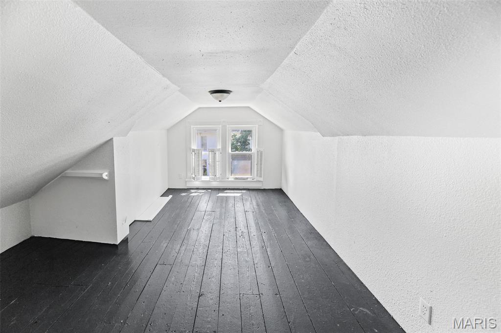 706 Grove Street Property Photo 33