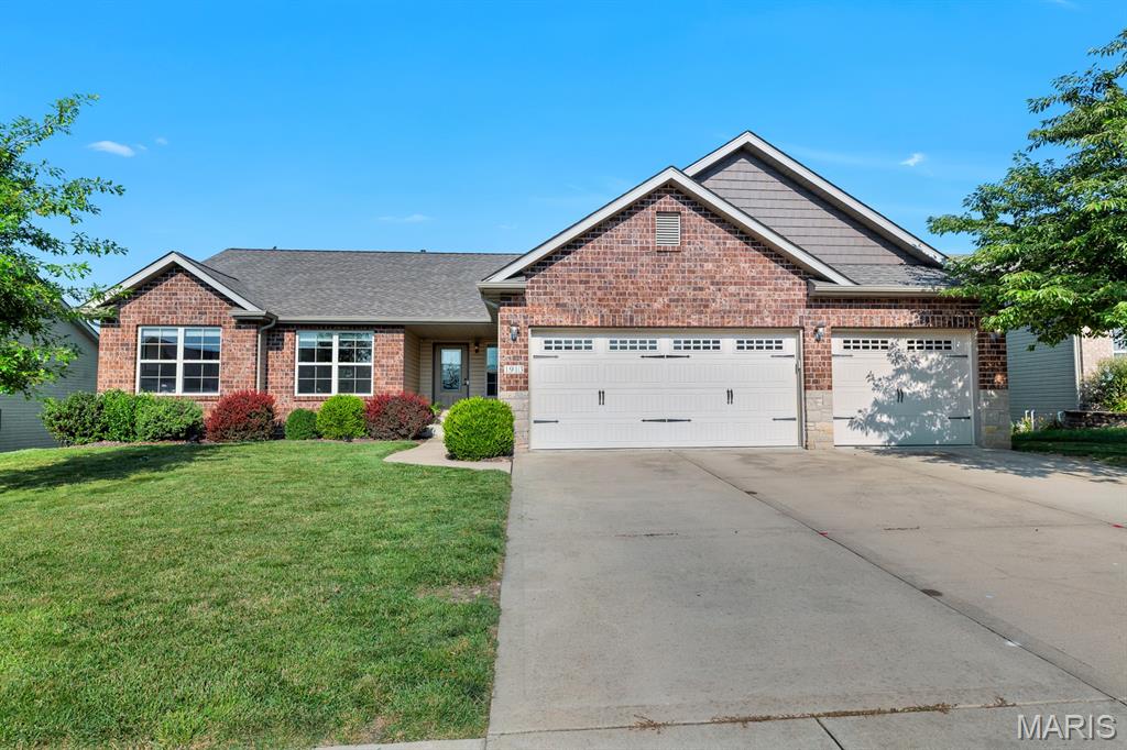 1913 Crimson Oak Drive Property Photo 1