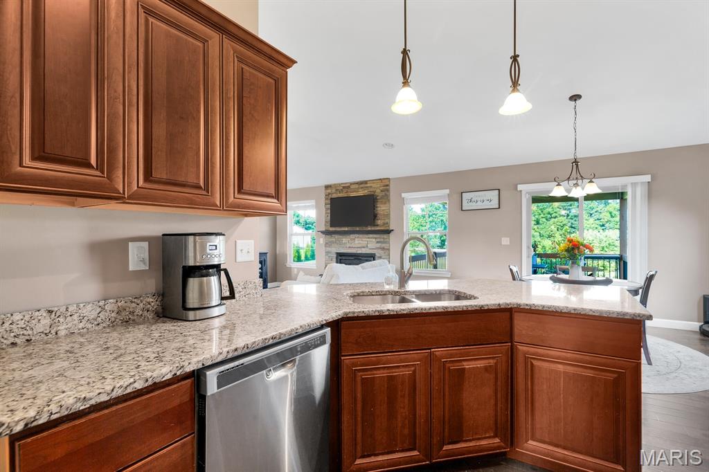1913 Crimson Oak Drive Property Photo 11