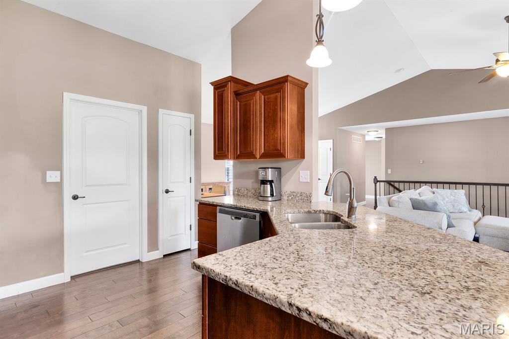 1913 Crimson Oak Drive Property Photo 12