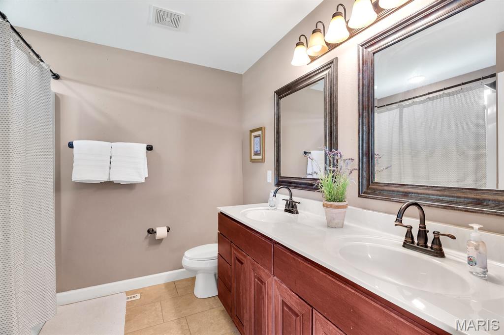 1913 Crimson Oak Drive Property Photo 18