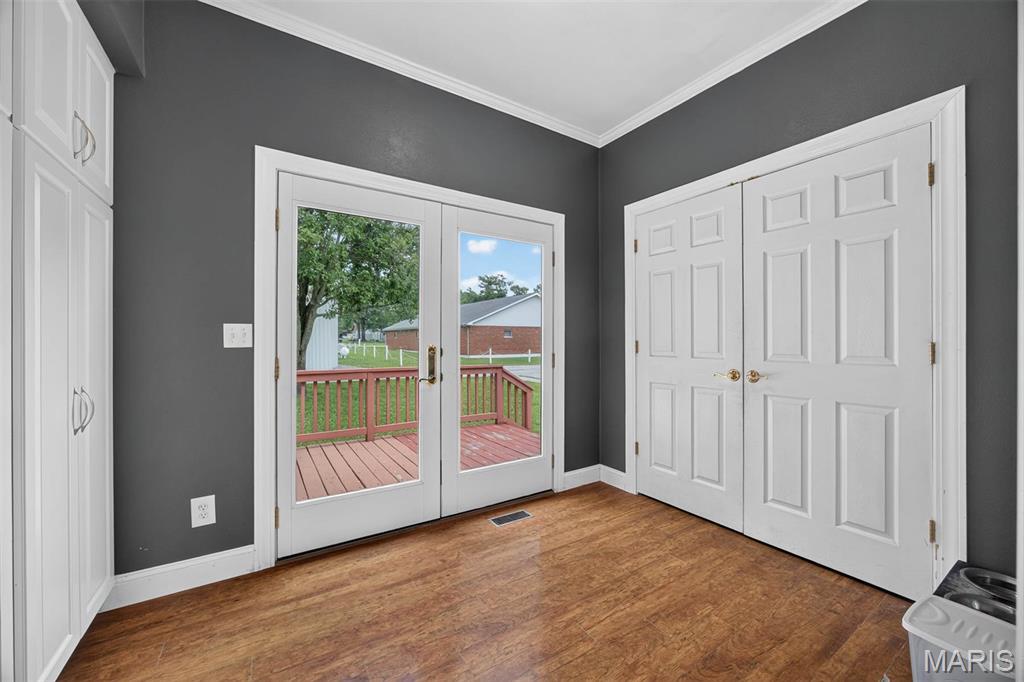 310 E Main Street Property Photo 15