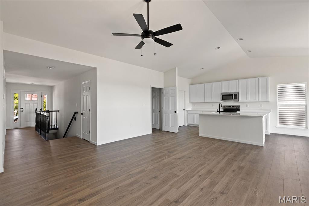 2337 Castle Hill Drive Property Photo 4