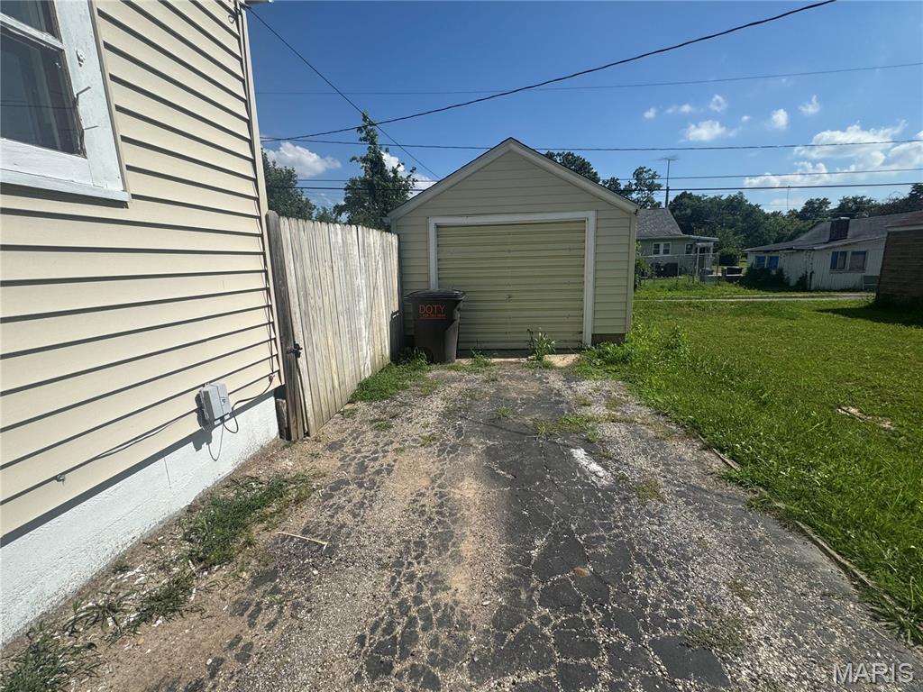 916 E College Avenue Property Photo 3