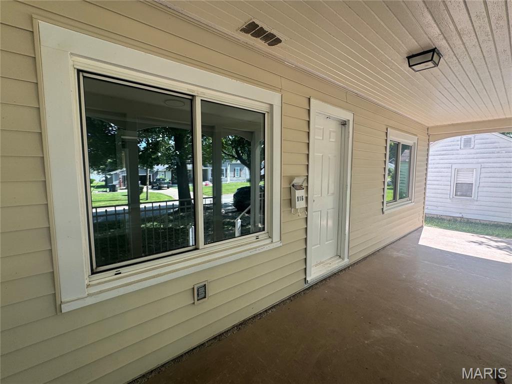 916 E College Avenue Property Photo 4