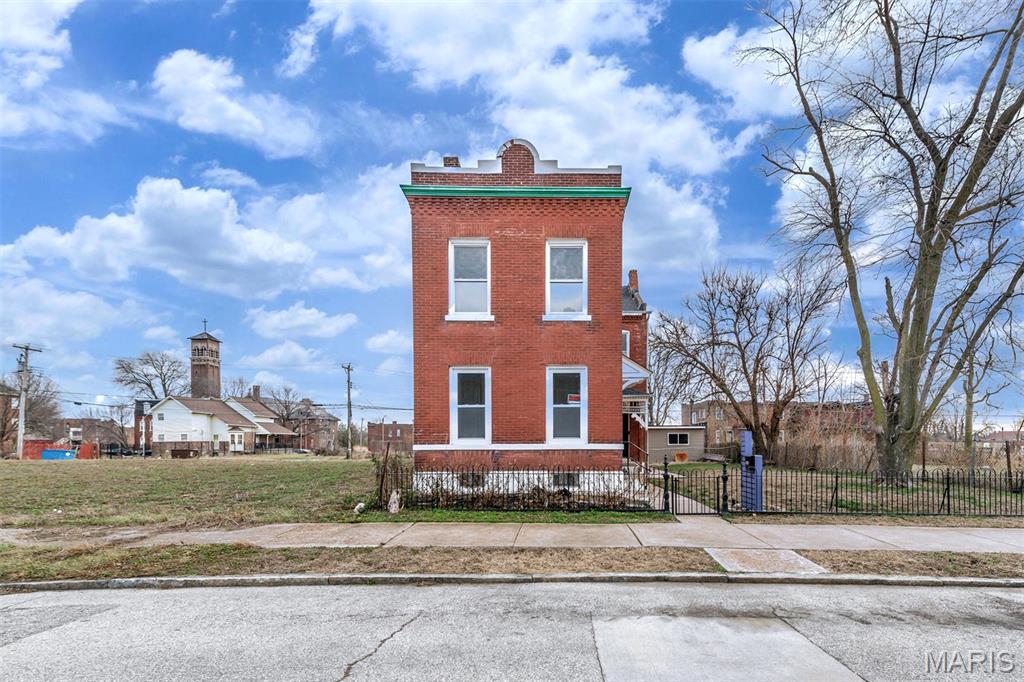 2116 E John Avenue Property Photo 3