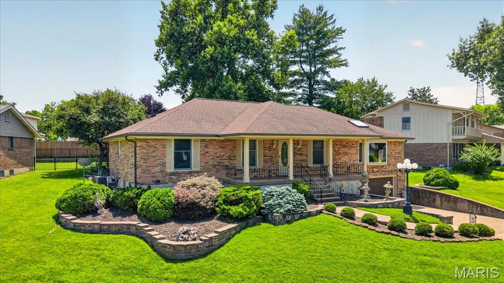 468 Falaise Drive Property Photo 2