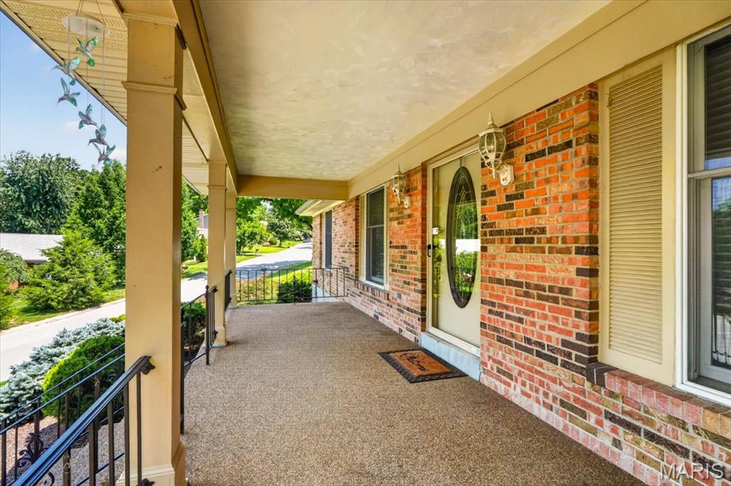 468 Falaise Drive Property Photo 6