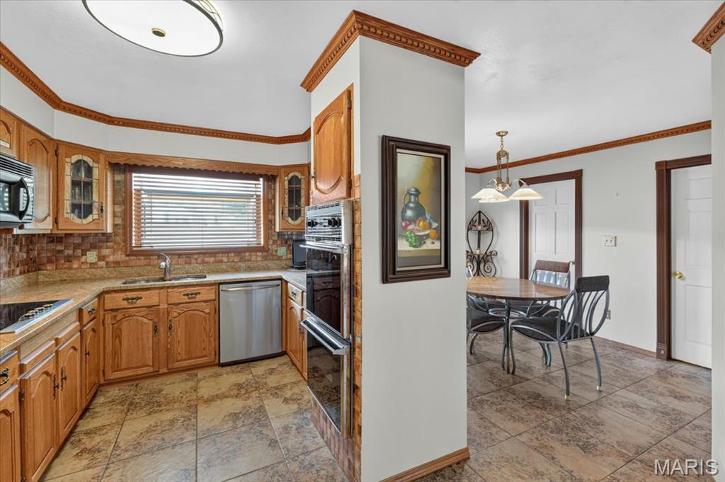 468 Falaise Drive Property Photo 22
