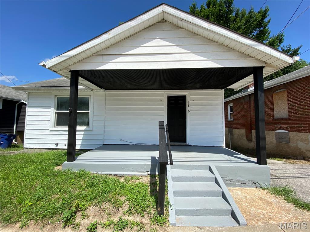 3816 N Hanley Road Property Photo 1