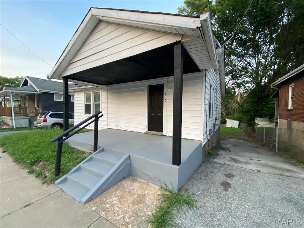 3816 N Hanley Road Property Photo 2